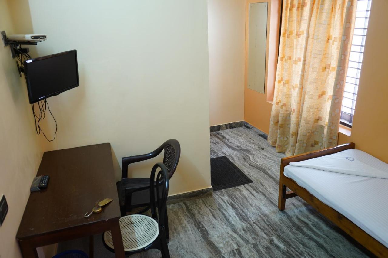 Sangeetha Tourist Home Тривандрум Экстерьер фото